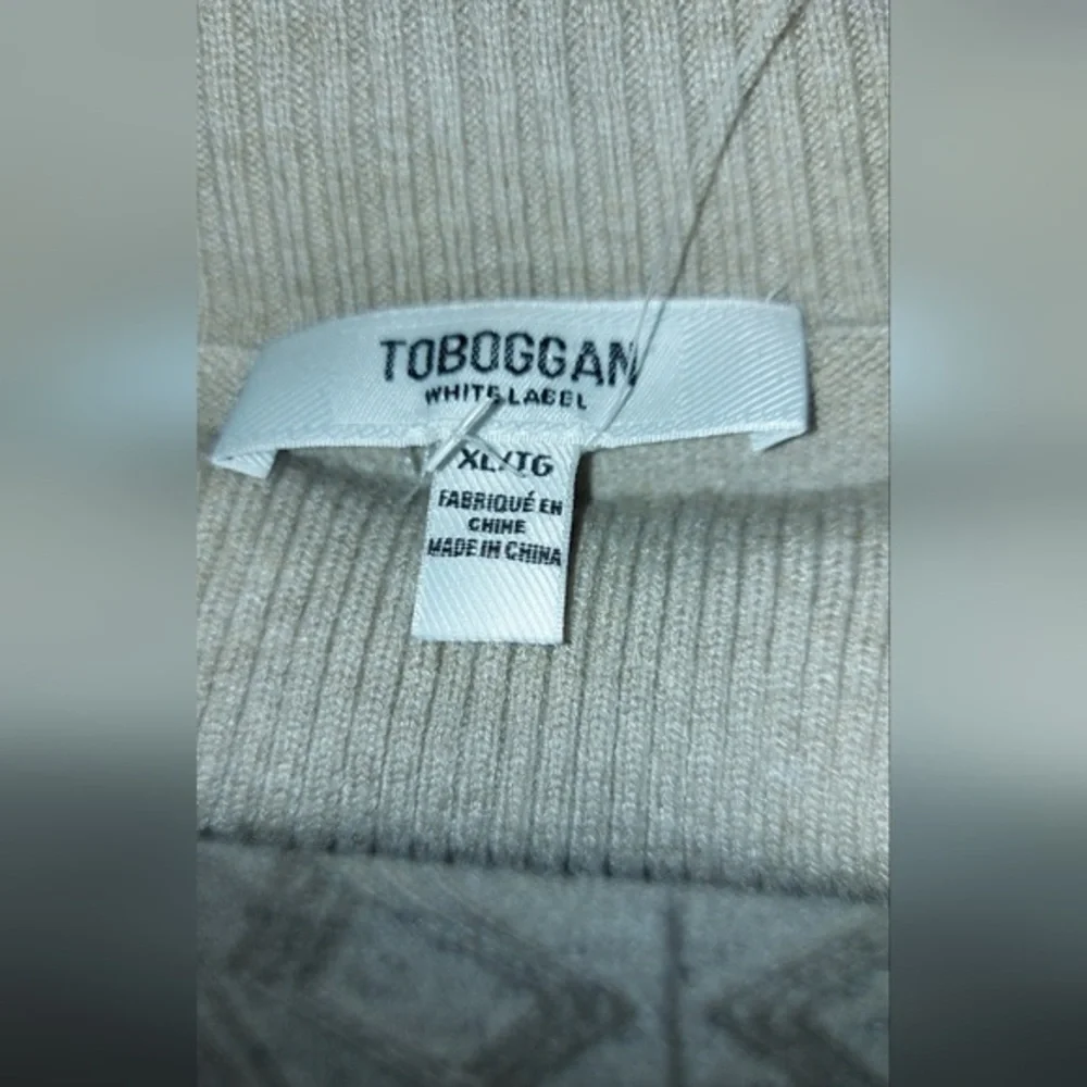 Sparkly Turtleneck Sweater with Cable Knit Design - Picture 5 of 8